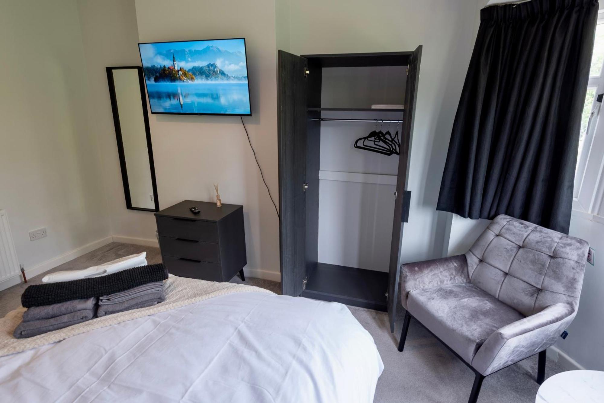 Double Room In Refurbished 5 Bed Home With Wifi And Tv BW Room 4 سوليهال المظهر الخارجي الصورة